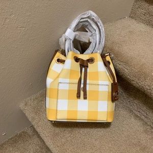 Michael Kors MMK Greenwich SM Bucket Bag